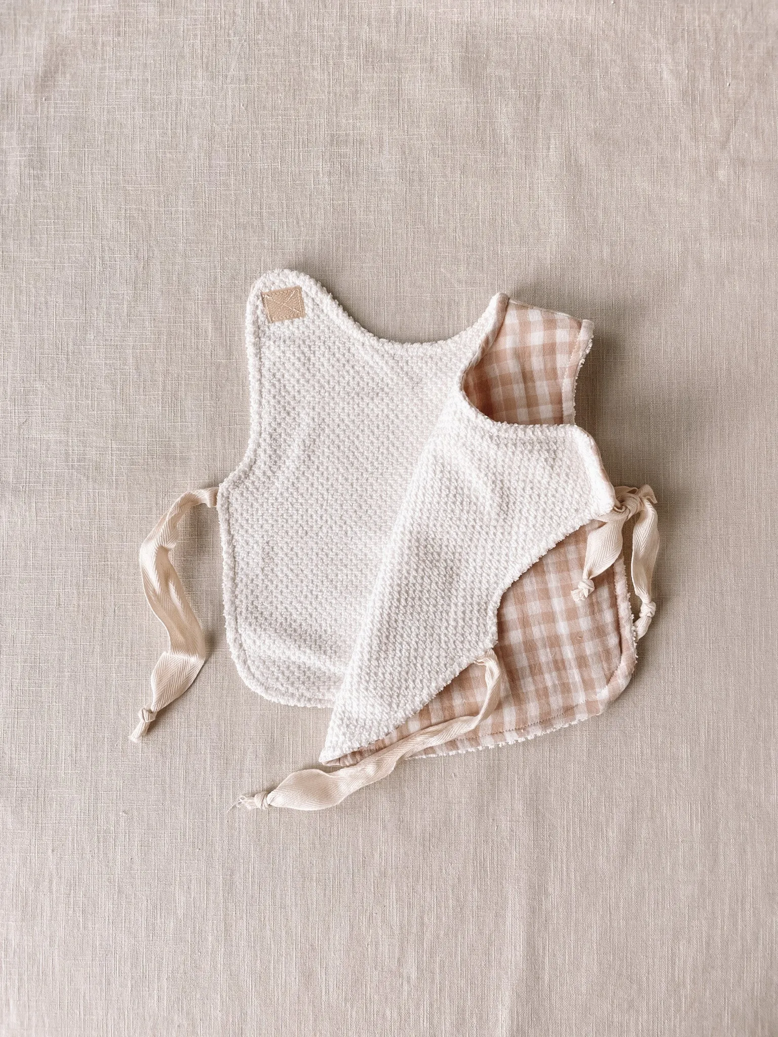 Baby & toddler bib / checkers