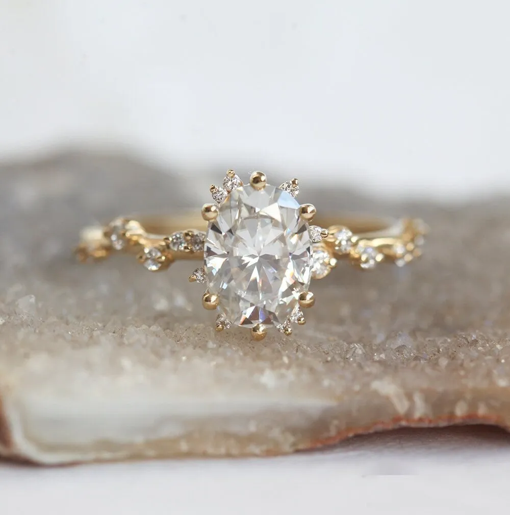 Bokeh Oval Diamond Ring