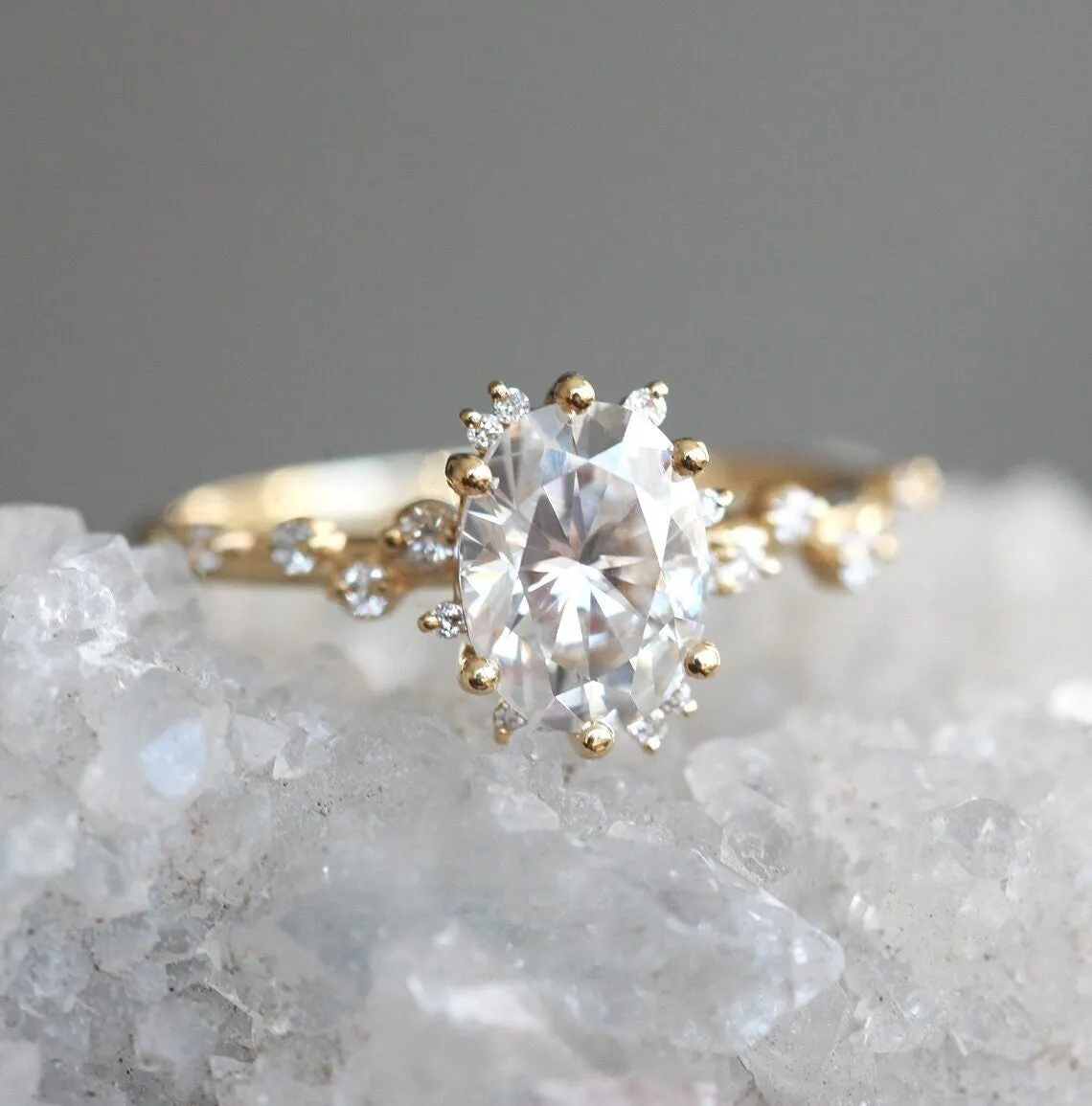 Bokeh Oval Diamond Ring