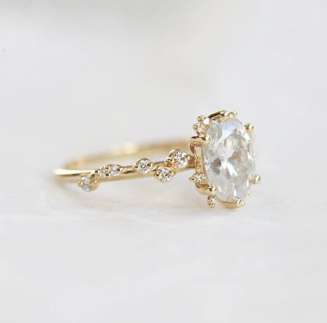 Bokeh Oval Diamond Ring