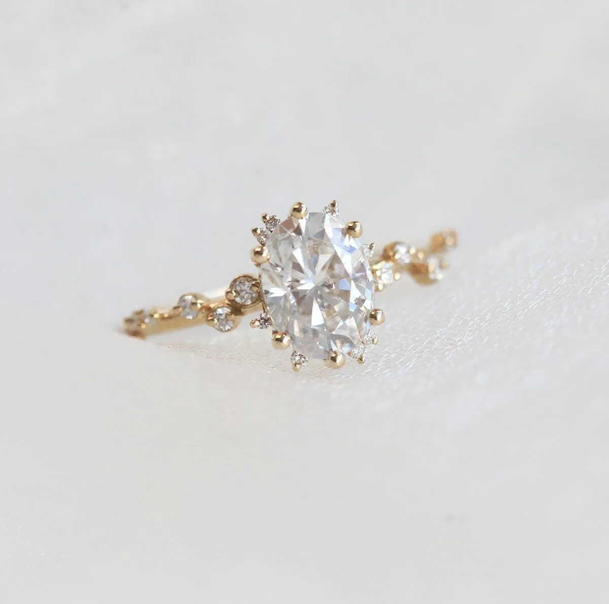 Bokeh Oval Diamond Ring