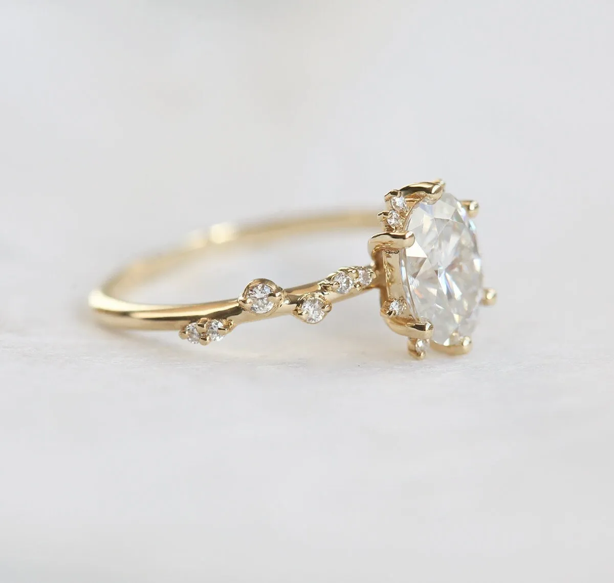 Bokeh Oval Diamond Ring