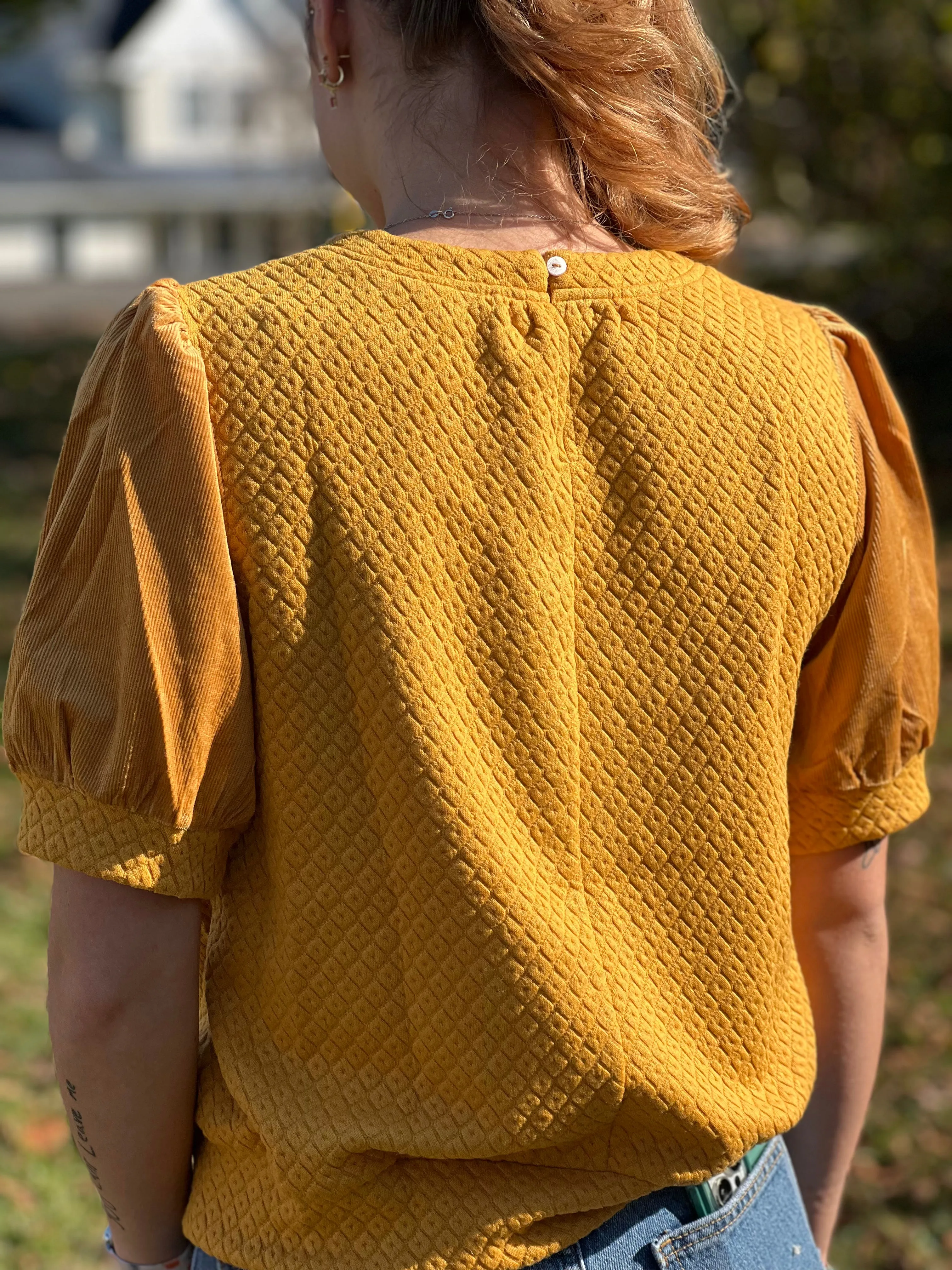 Puff sleeve textured top